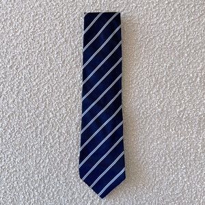Burberry blue striped tie. 100% silk. Made in Italy.